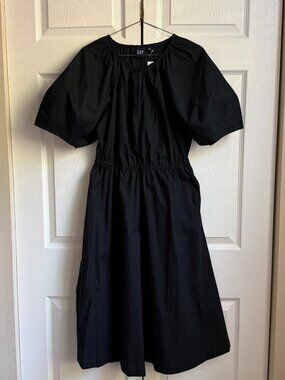 Puff sleeve keyhole dress